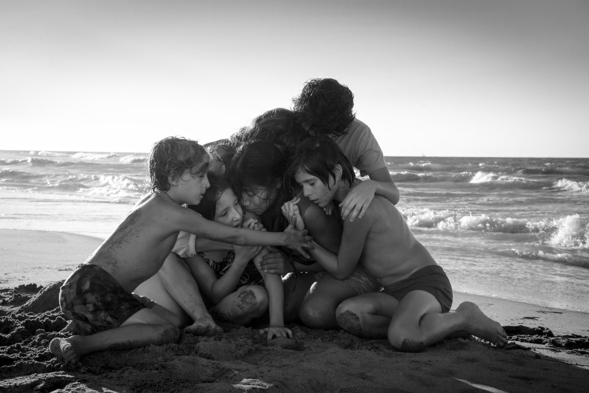 Roma Yalitza Aparicio Alfonso Cuaron Netflix (L to R) Marco Graf as Pepe, Daniela Demesa as Sofi, Yalitza Aparicio as Cleo, Marina De Tavira as Sofia, Diego Cortina Autrey as Toño, Carlos Peralta Jacobson as Paco in Roma, written and directed by Alfonso Cuarón. Photo by Carlos Somonte