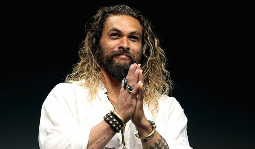 Hollywood Insider praises Jason Momoa for utilizing his platform to defend nature and Mauna Kea in Hawaii supported by Dwayne Johnson and Bruno Mars