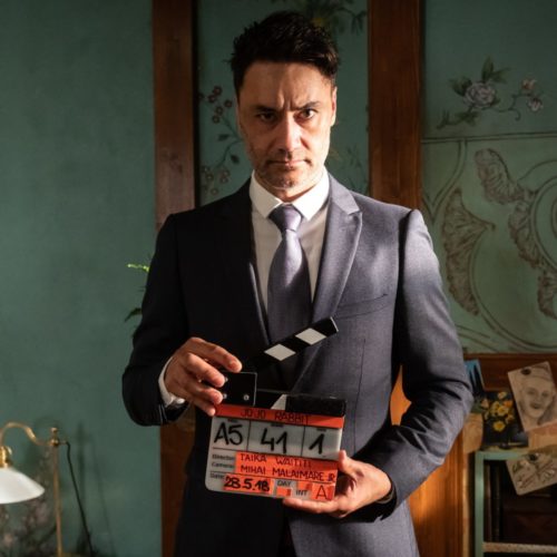 Video: ‘Jojo Rabbit’ – Come Behind The Scenes with an In-Depth Look at Editing and Production Design | Scarlett Johansson, Taika Waititi, Roman Griffin Davis