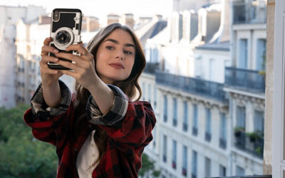 ‘Emily in Paris’: Netflix’s Binge-able Lily Collins Series = Lighter Version of ‘Sex & the City’ + ‘The Devil Wears Prada’