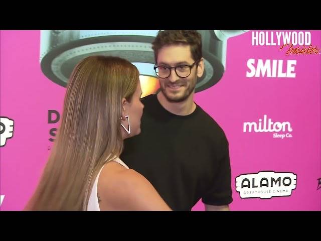 The Hollywood Insider Video Smile Red Carpet Arrivals