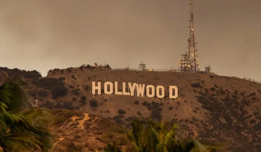 Hollywood Insider - How Hollywood Is Putting Aside the Glam to Help L.A. Wildfire Victims